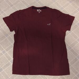 Hollister Men's Maroon T-Shirt
